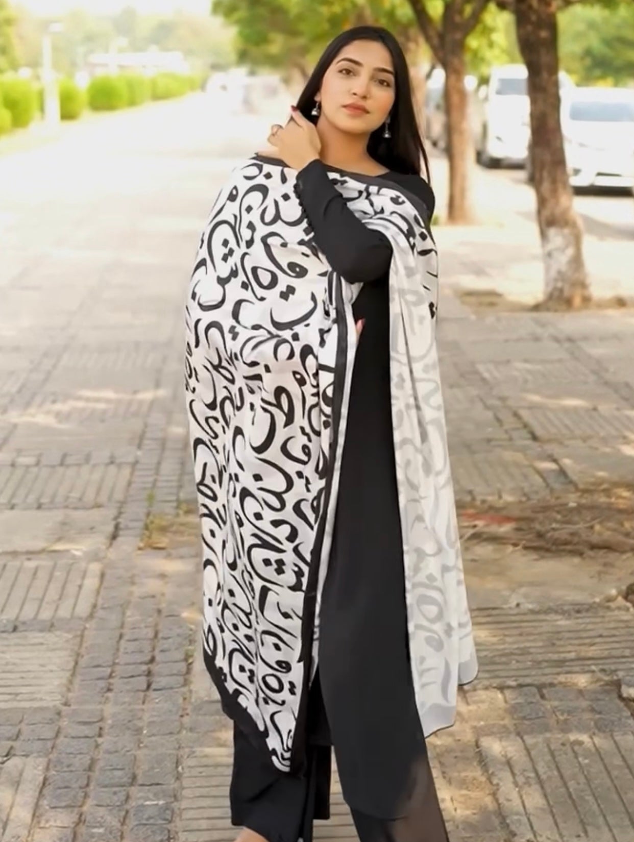 Hujoom Odhni Black - Shopping Karado