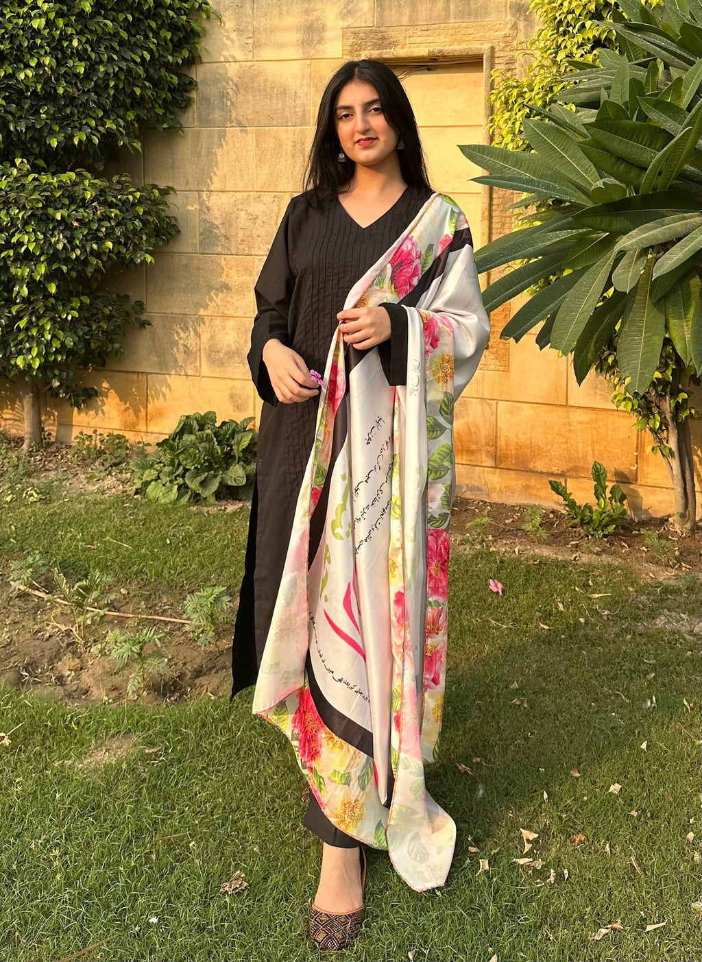 Khushboo Odhni Default Title - Shopping Karado Pakistan