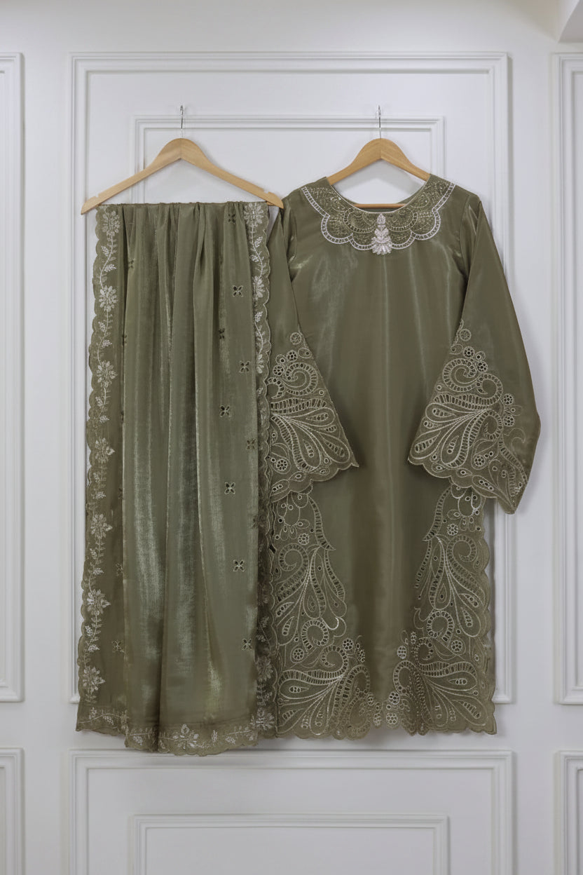Three-piece Sheesha Silk Luxury Pret