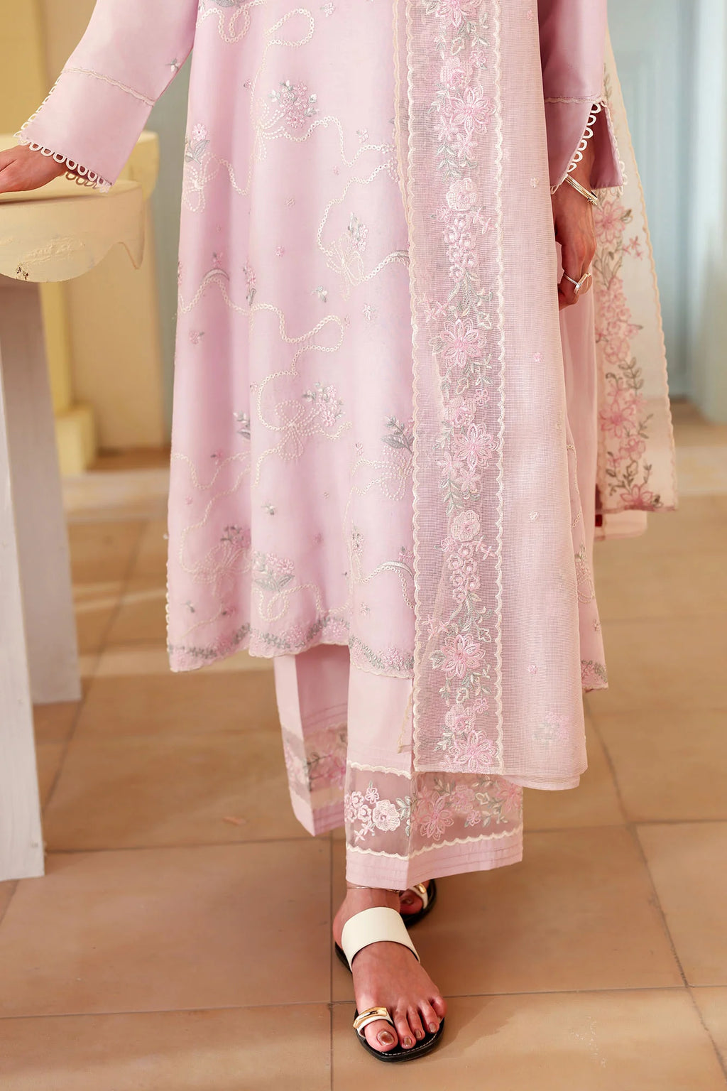 LAVENDER BREEZE-3PC EMBROIDERED LAWN SUIT
