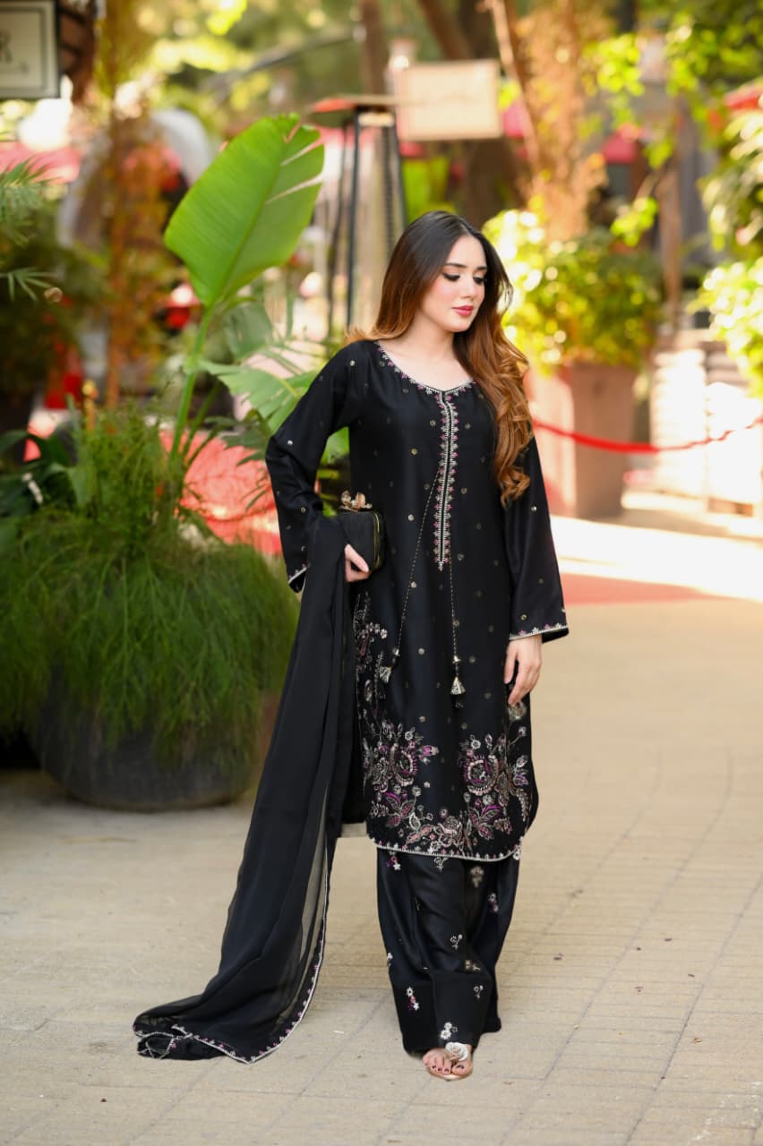 ZARQA EMBROIDERED 3PC (FARSHI)