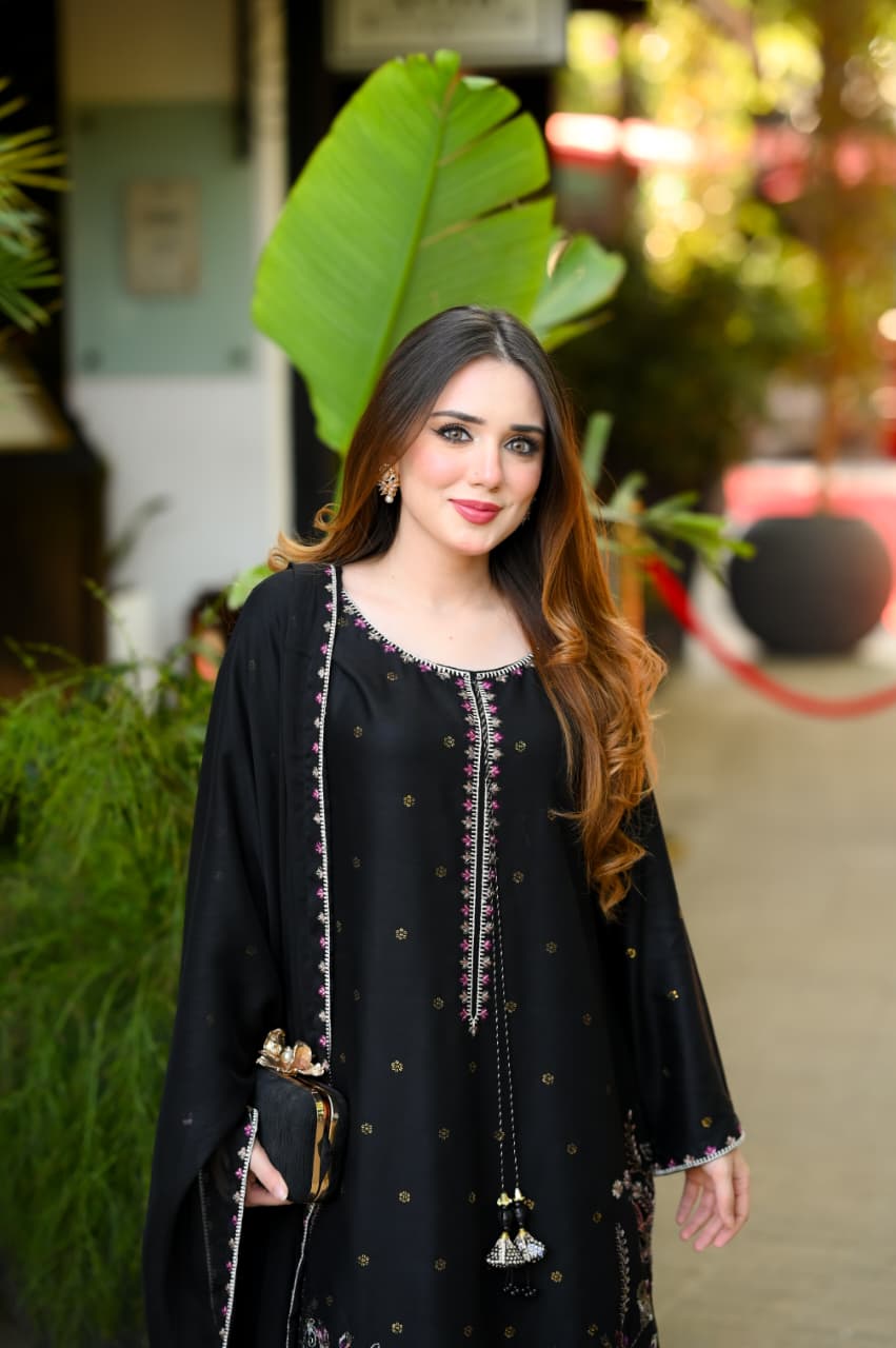 ZARQA EMBROIDERED 3PC (FARSHI)