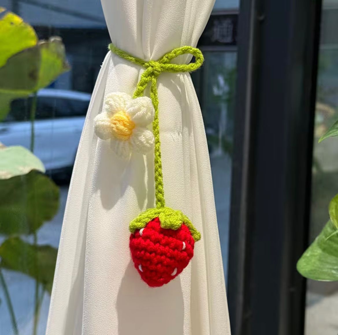 kashmiri-handmade-crochet-strawberry-daisy-curtain-tieback-red-green-white-pakistan